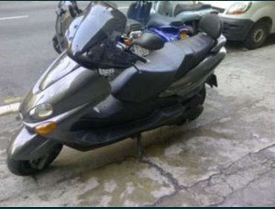 dezmembrez piese motor carene yamaha x max x city tricity majesty