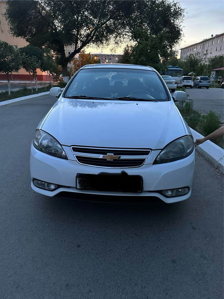 Lacetti 1.8 satiladi