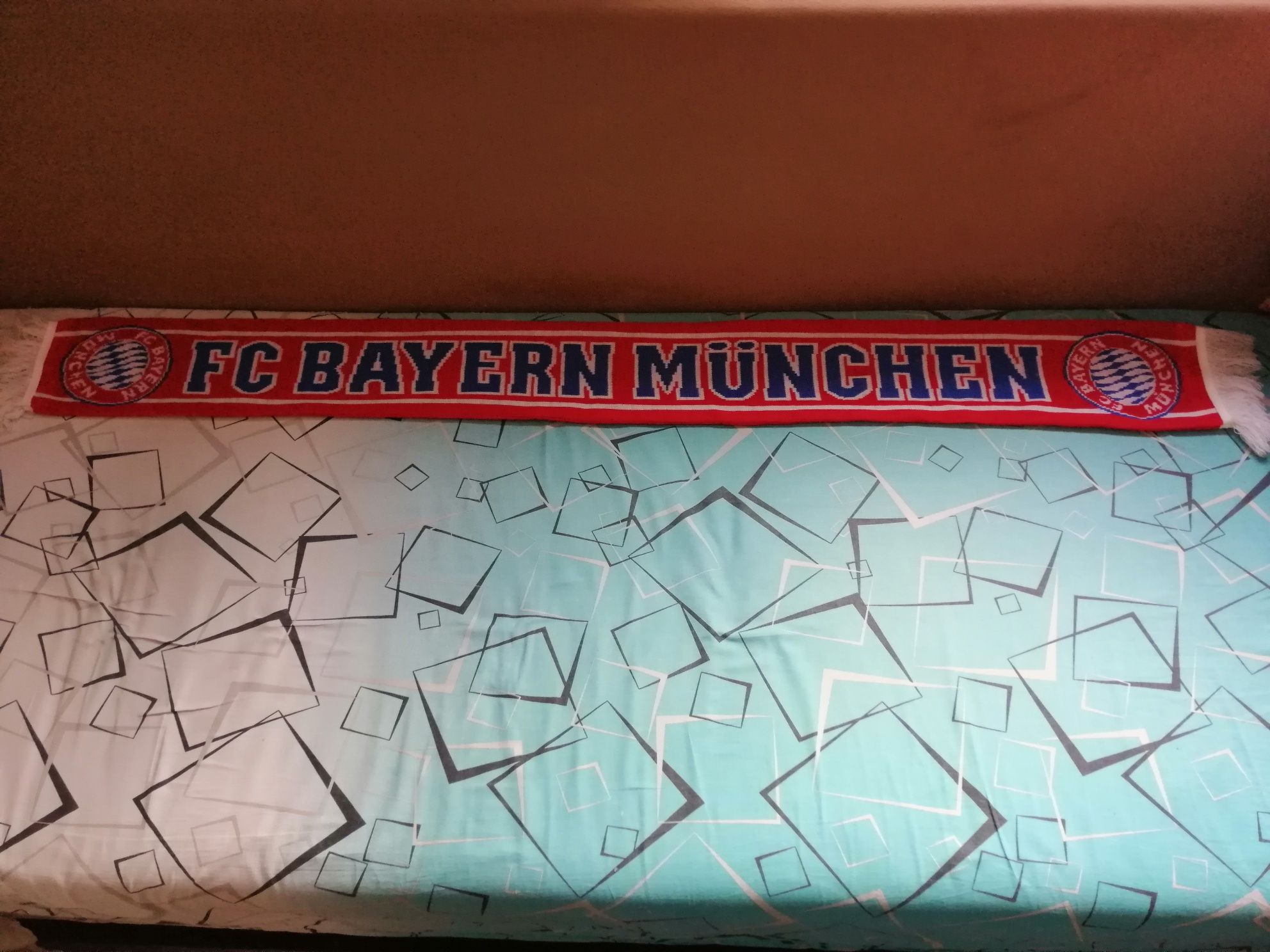 оригинален шал на BAYERN MUNCHEN