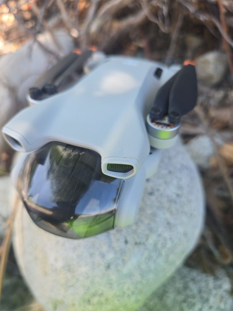 DJI Mini 3 с допълнителна оригинална батерия, която издържа 50 минути