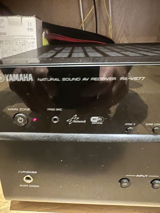Receiver AV Yamaha RX-V677