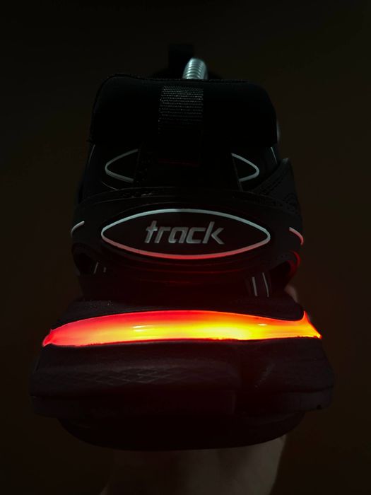 Balenciaga track cu leduri black white 2021 negri si albi confortabili