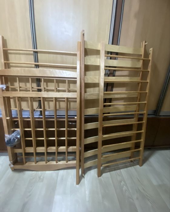 Детская кроватка с матрацем