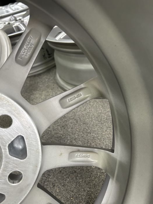 16 цола 5х112 Audi A3 Golf 5 Touaran Caddy T4 Mercedes Vito Seat Altea