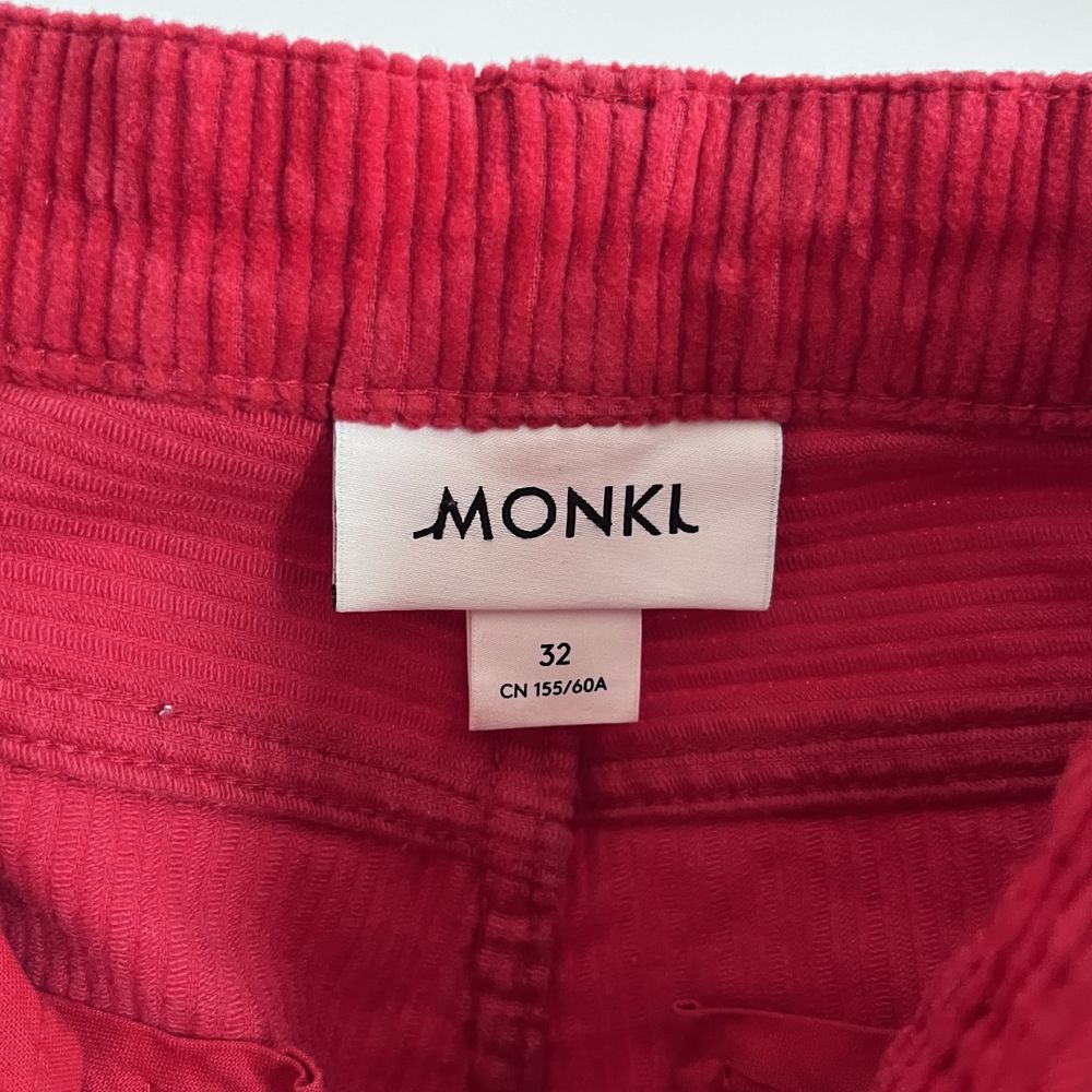 Червени джинси Monki