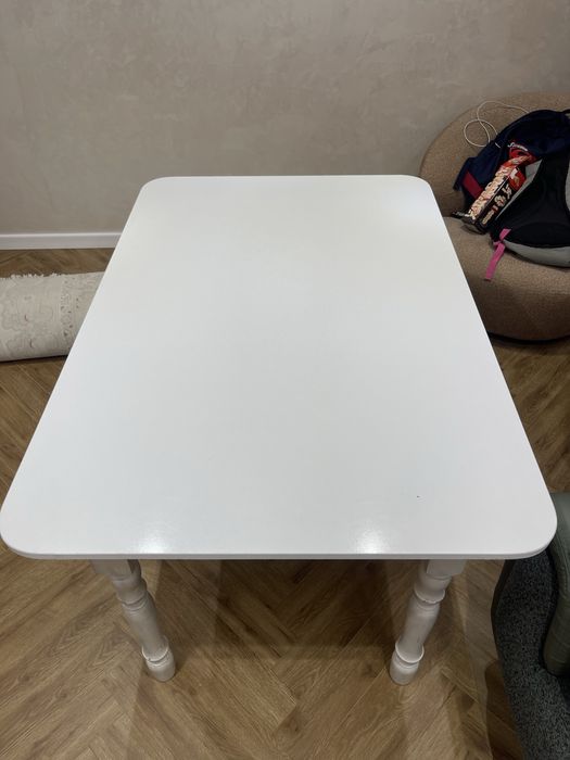 деревянный стол