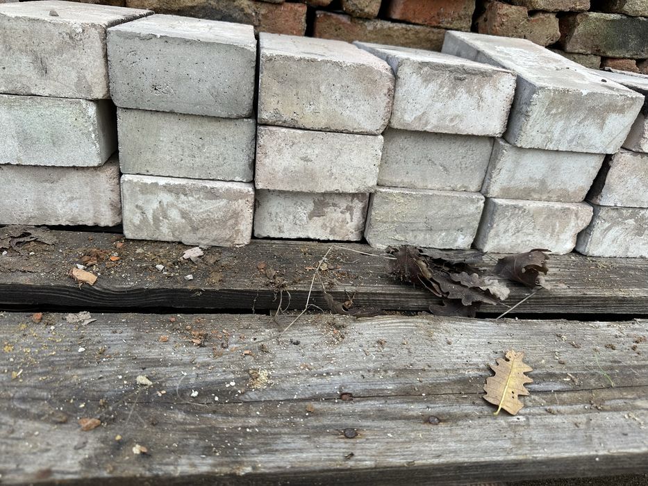 Огнеупорни тухли около 1000 броя