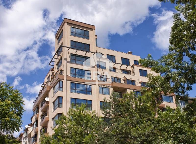 Дава се под наем Четиристаен апартамент в София, Лозенец - 158 кв.м за 2000 € - Снимка #1