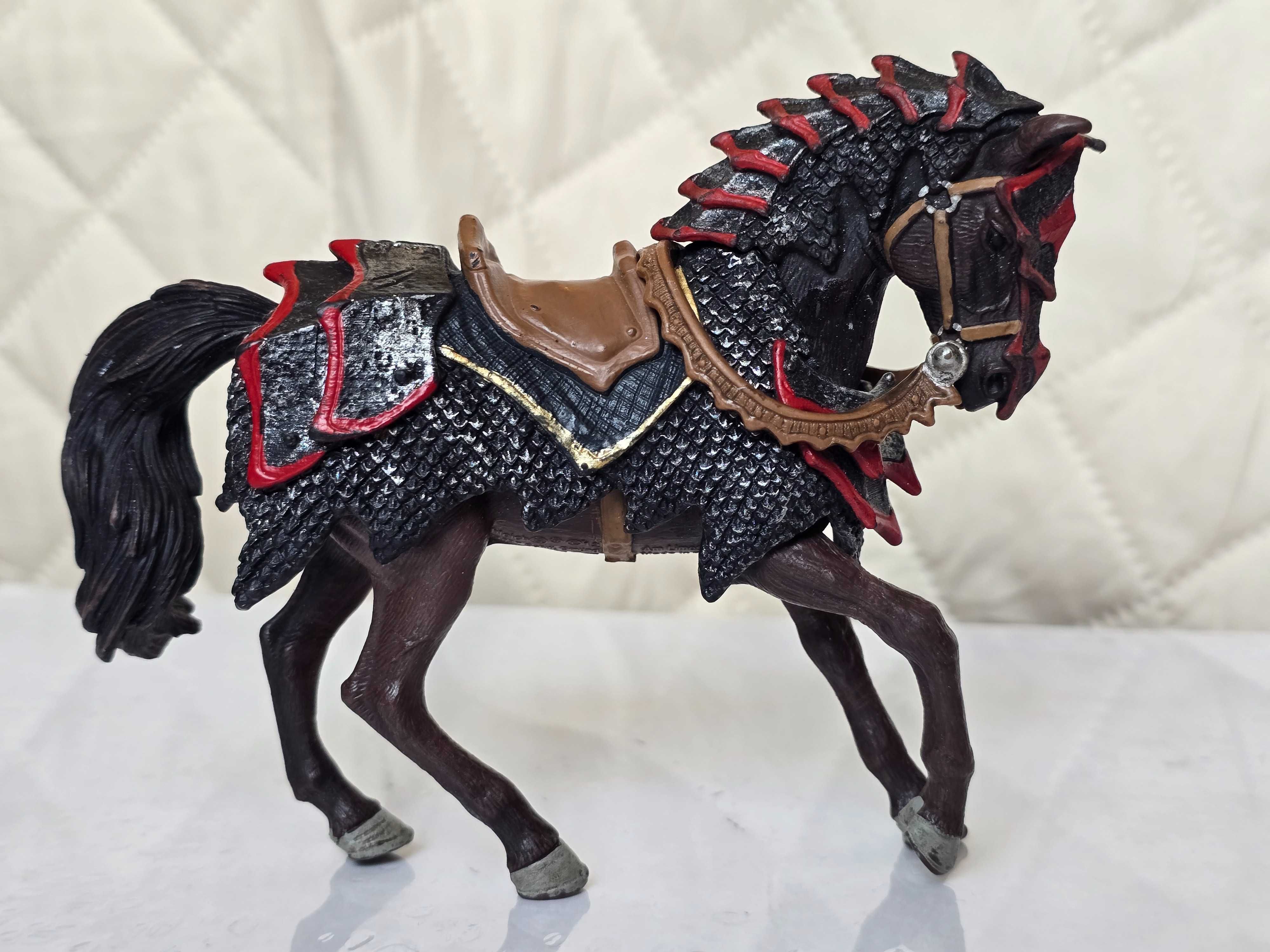 Figurina Schleich Cal cu armura  2012