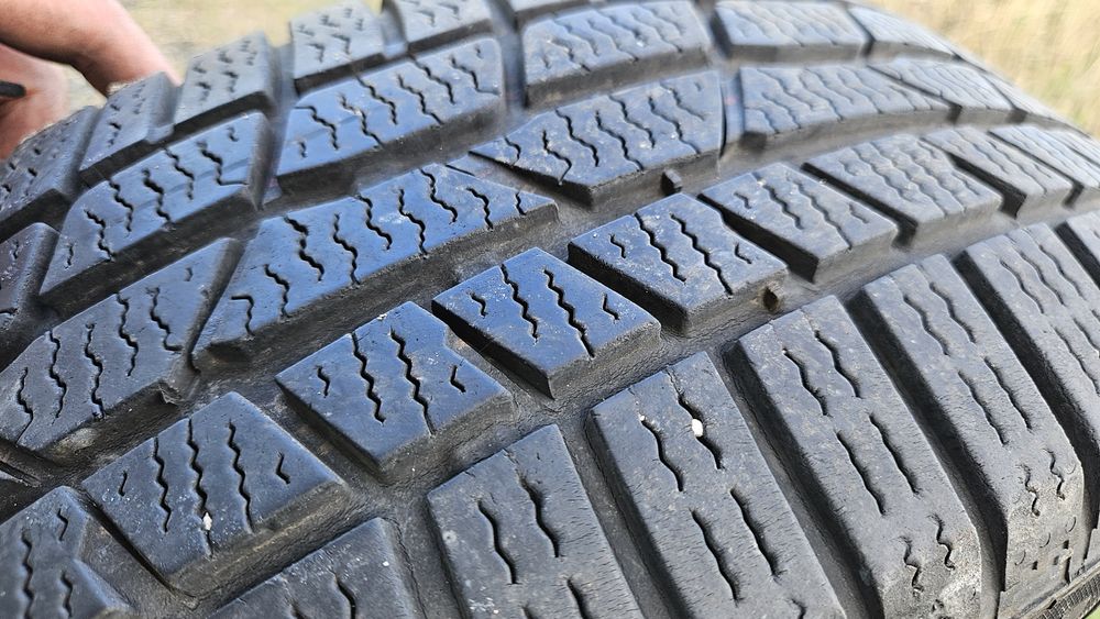 2бр гуми 205 60 16 континентал