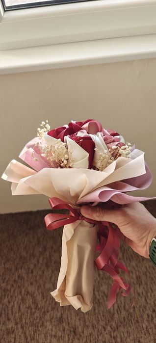 Ръчно изработени сатенени рози - букети и на бройка 

Търсите пода