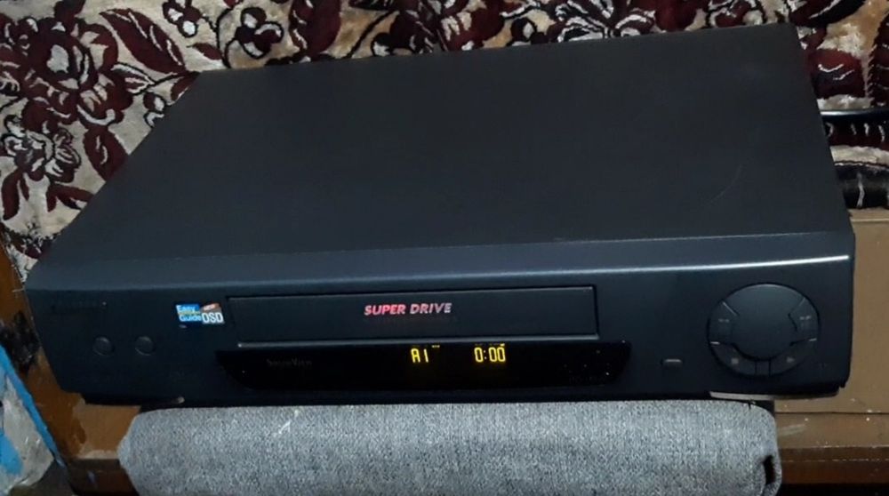 Vând videorecorder panasonic stereo 6 head