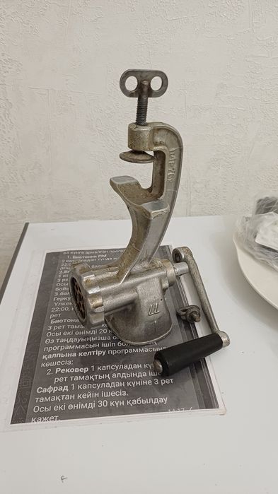 Продам сковородки и мясорубку