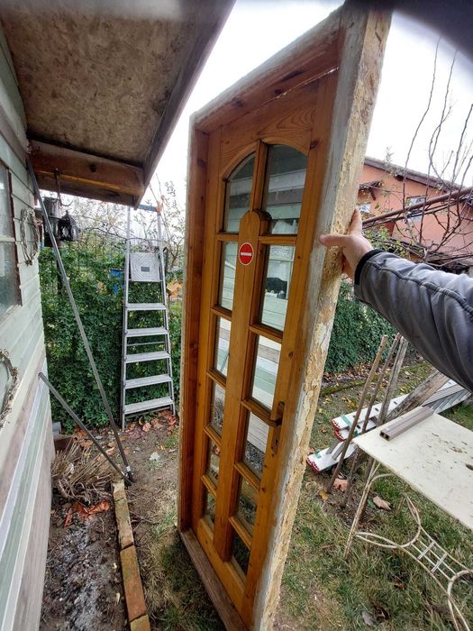 Ușă din lemn cu oglinzi