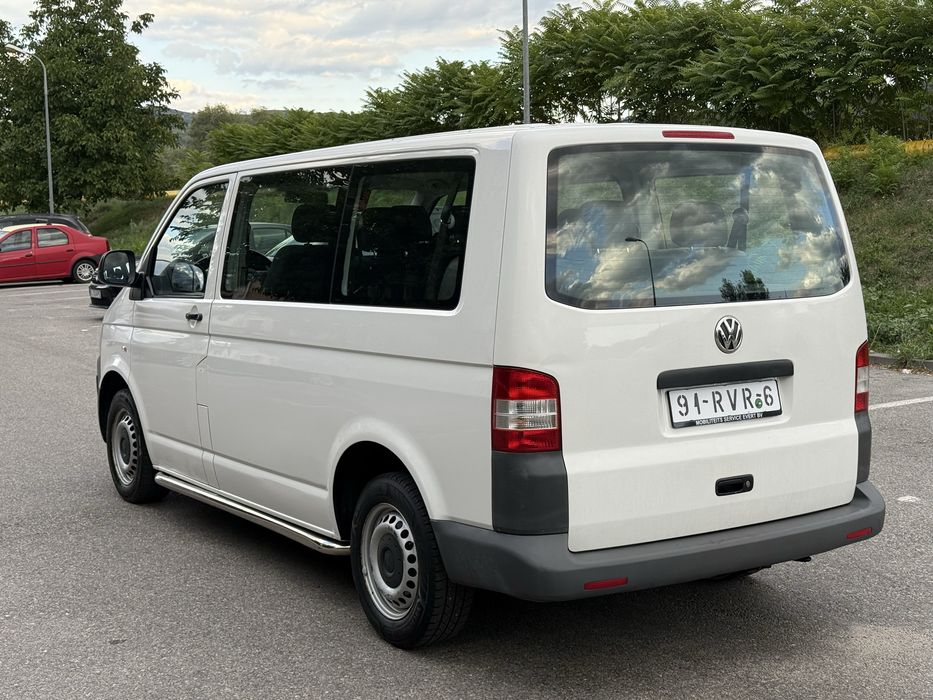 VW Transporter T5 2.0 Tdi 102 Cp Euro 5 cu 8+1 Locuri