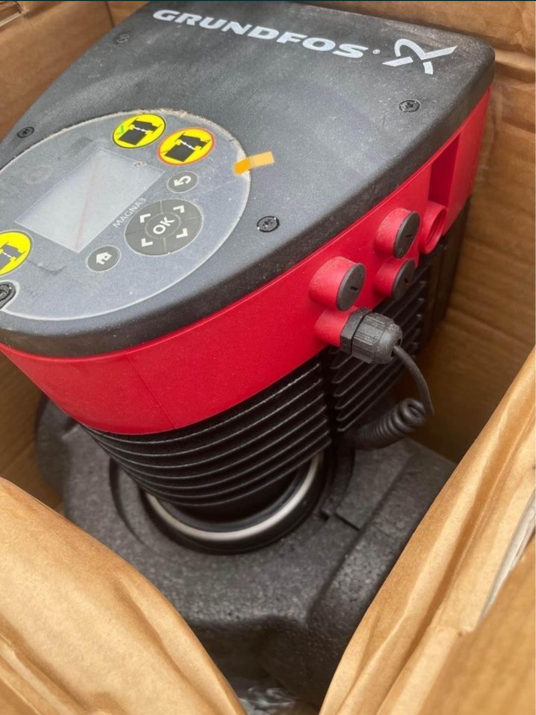 Pompa de circulatie apă cu turatie variabilă Grundfos Magna 3 65-100F