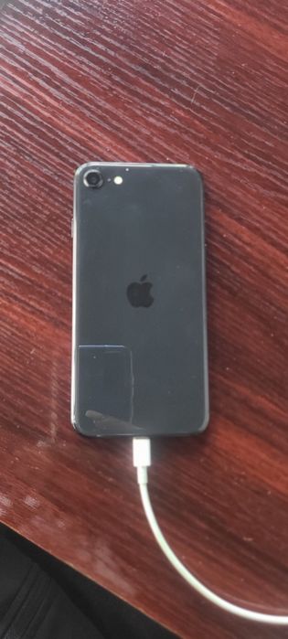 Срочно продаётся iPhone SE