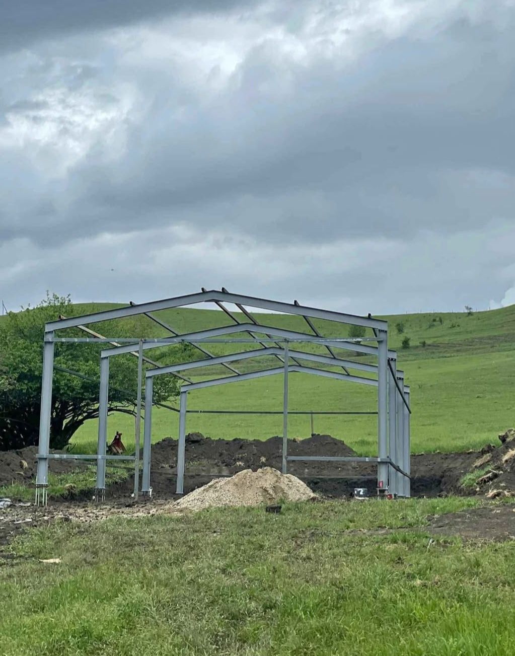 Vand Hale, structuri metalice, ferme.
Se confectioneaza pe orice dimen