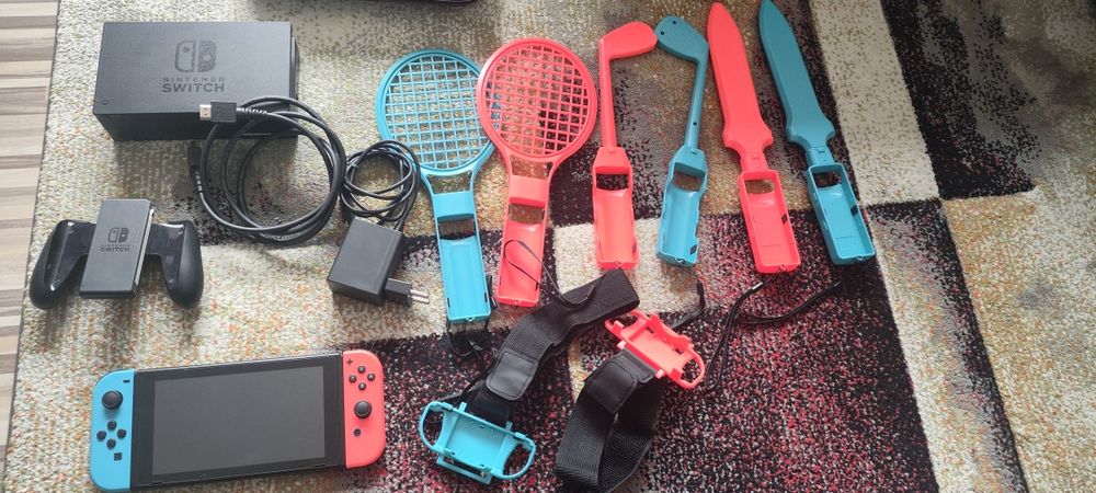 Nintendo Switch modat cu accesorii