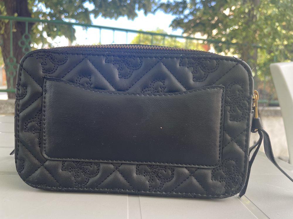 Дамска чанта GUESS