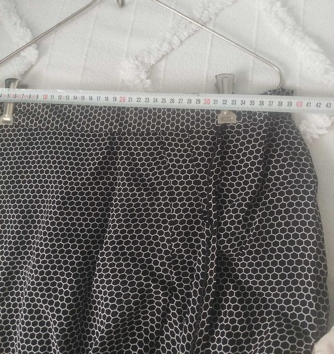 Продавам дамски костюм от три части номер 46