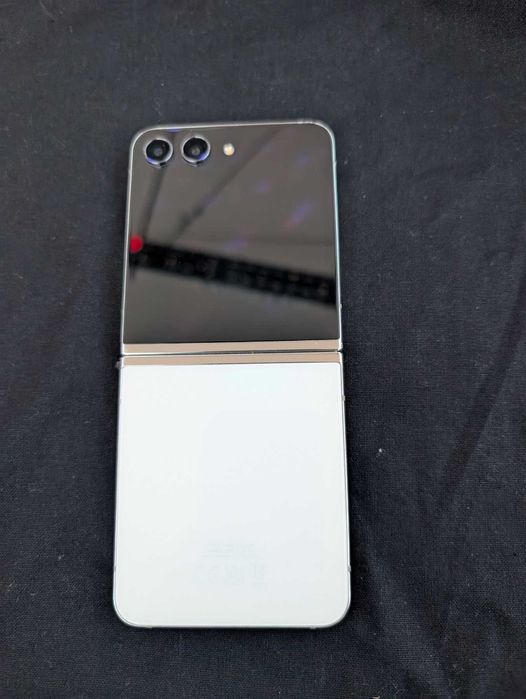 Samsung Galaxy Flip 5 512 ГБ бял
