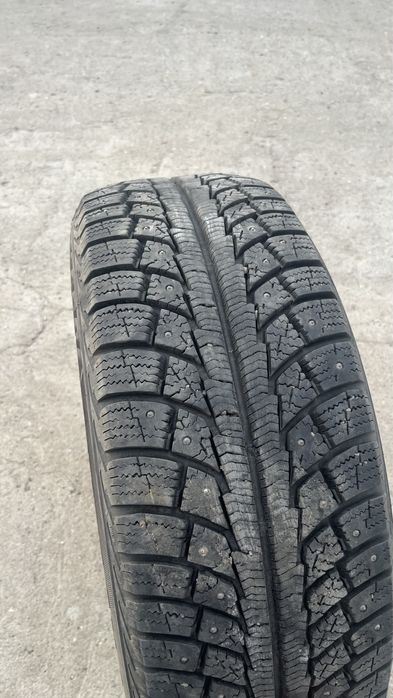 Зимние шины 215/60/ R16