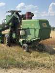 Vând combina John Deere 330