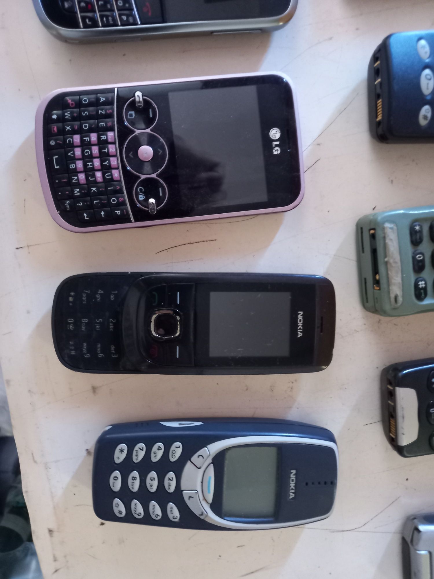 Vand/ schimb lot 20 telefoane Nokia, Samsung, LG, Siemens, BlackBerry