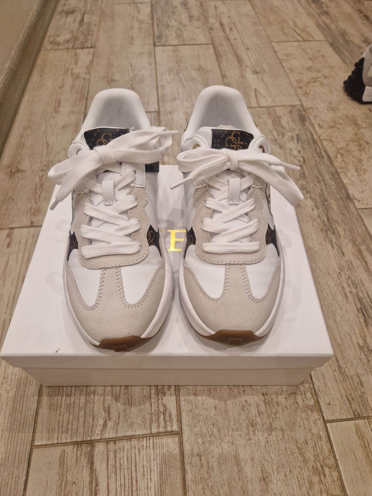 Дамски маратонки GUESS