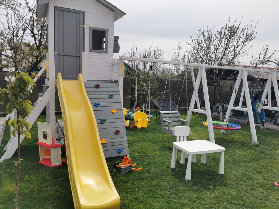 Căsuța pentru parc de joaca cu tobogan și leagan