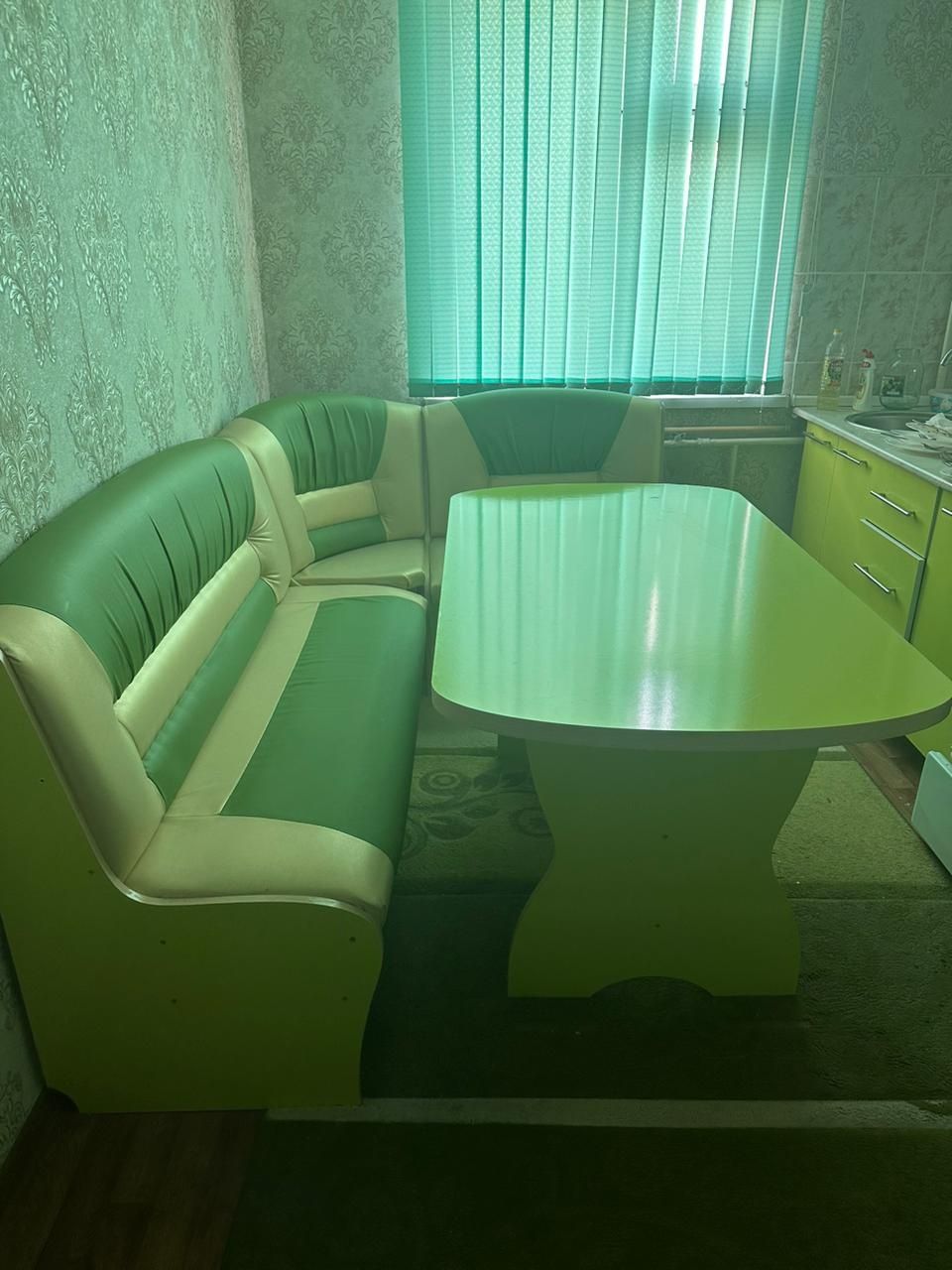 Кухня диван продам срочно