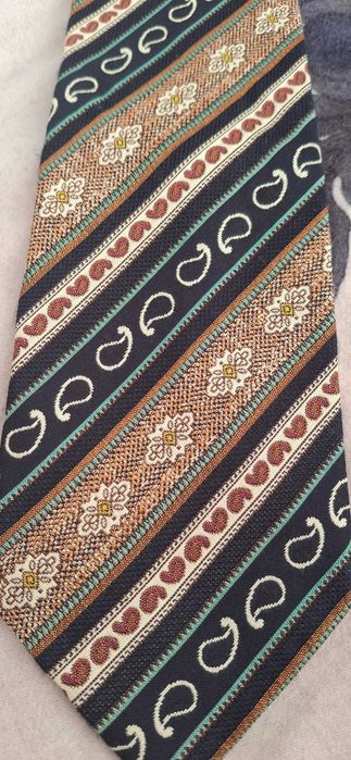 Вратовръзка  Trussardi 100% коприна ,произведена в Италия.