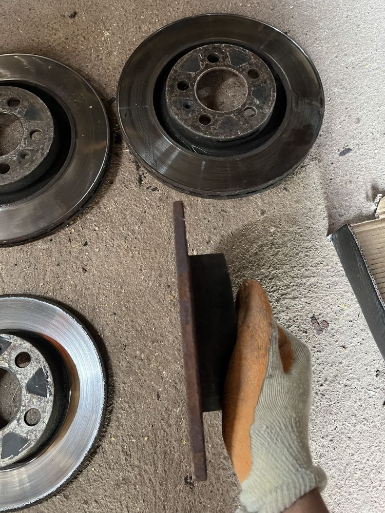 Vand etrier nou nout si discuri fata spate!