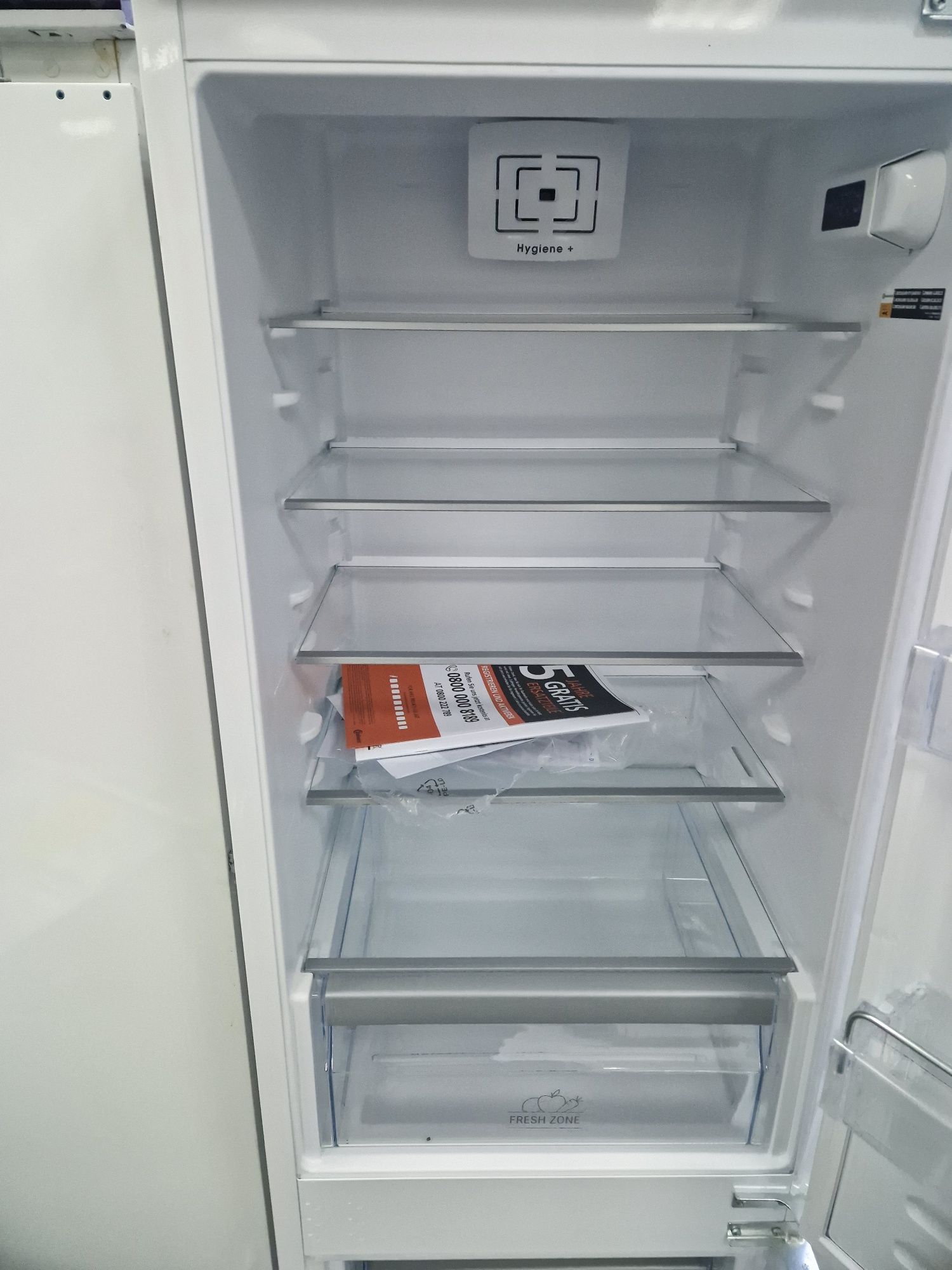 Хладилник за вграждане BAUKNECHT A++