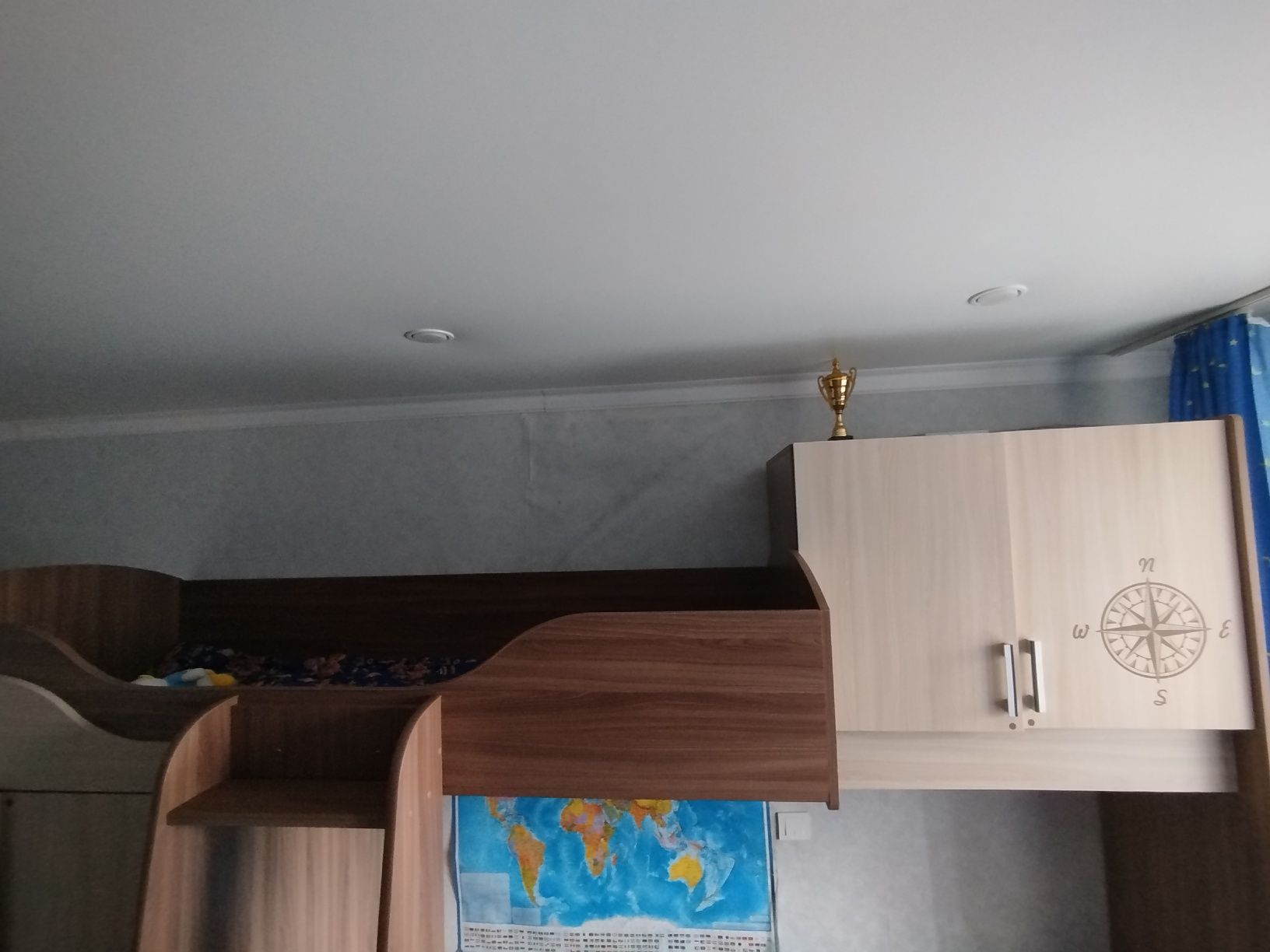 Продам детскую двух ярусную кровать в идеальном состоянии..