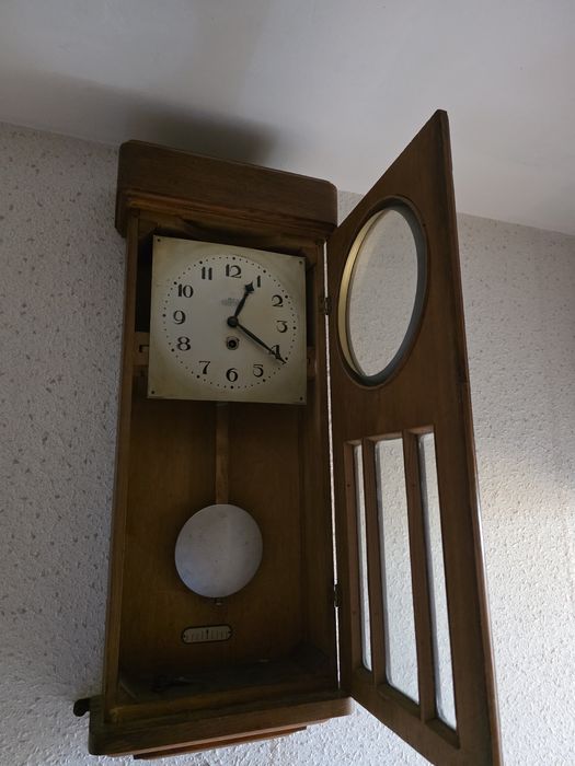 Ceas de Perete Rusesc  "RAZOR" cu Pendul din Stejar (RAR)
Material: Ca