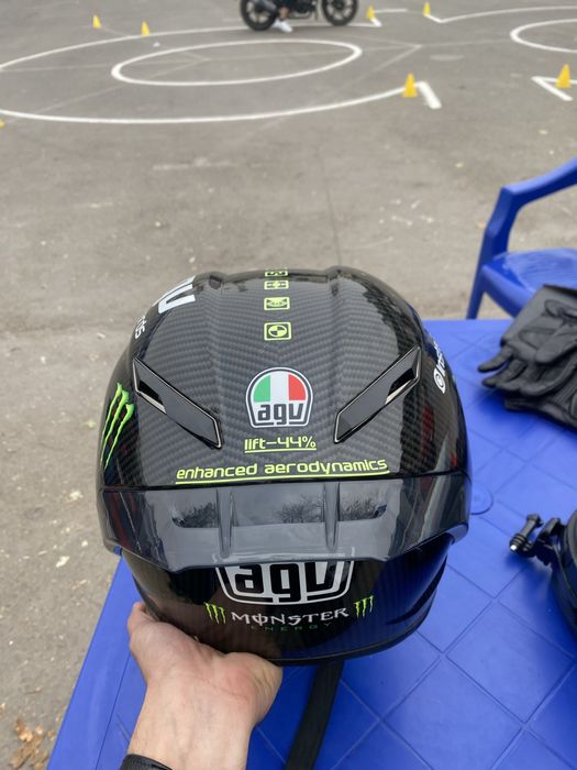 AGV pista GPRR AAA мотошлем