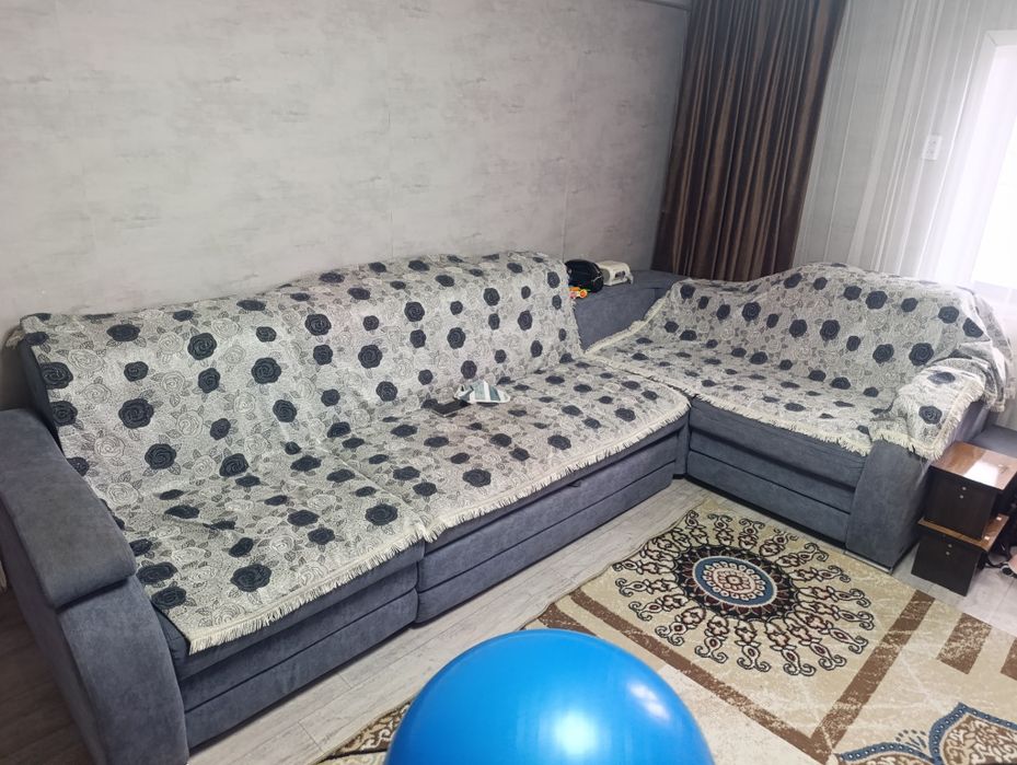 Диван угловой в хорошем состоянии