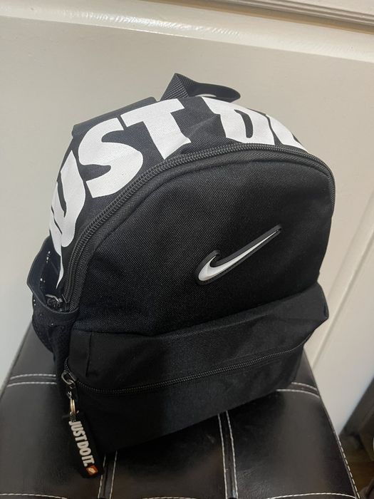 Дамска спортна раница NIKE "Just Do It" – НОВА!