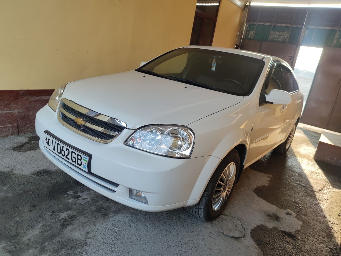 Lasetti 1.8 oq rangli ideal moshina