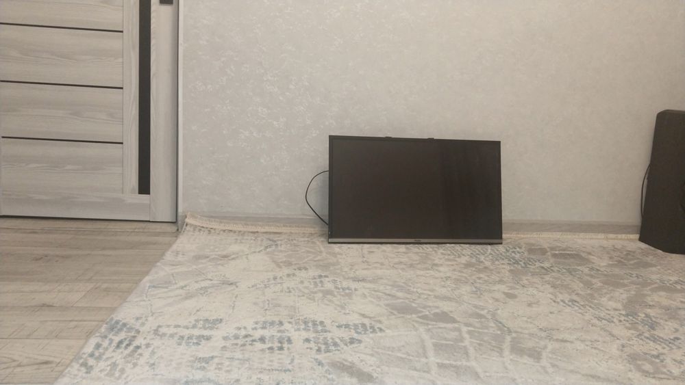 Продам телевизор (требует ремонт экрана)