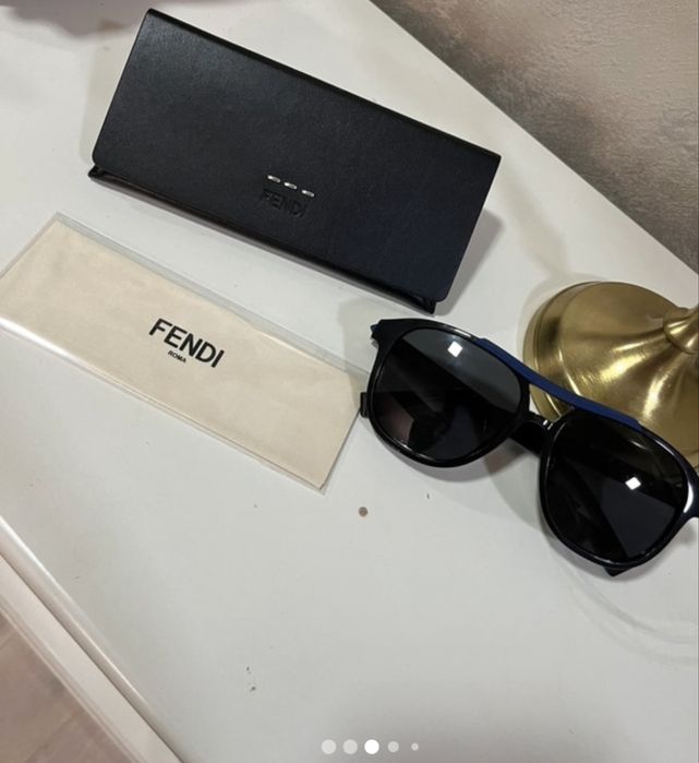 Vand Ochelari de Soare ca si noi