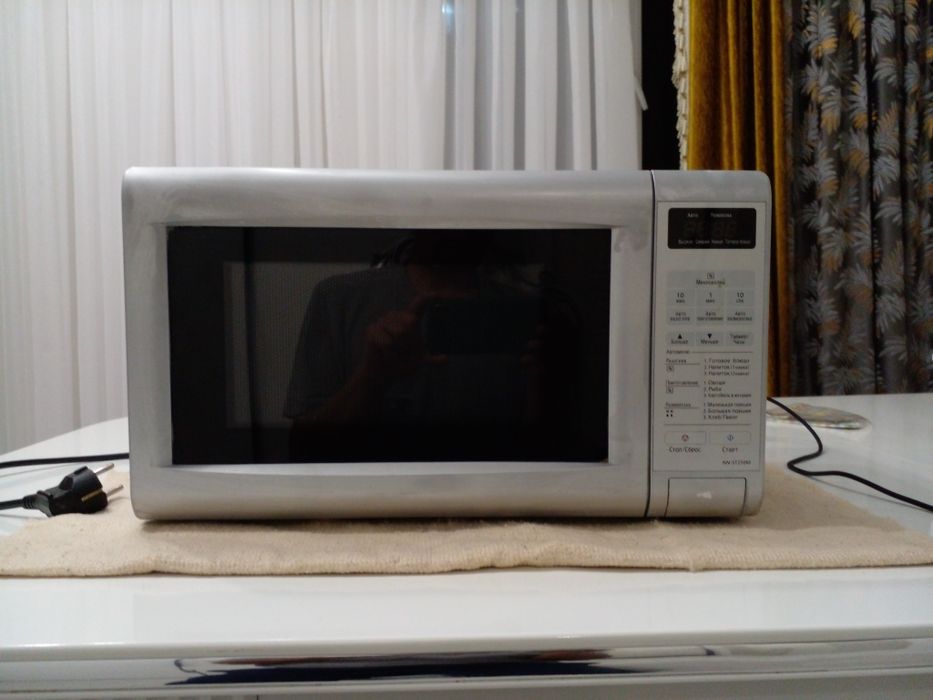 Микроволновая печь в рабочем состоянии