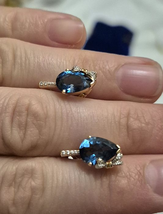Серьги золотые с камнем. 585 проба