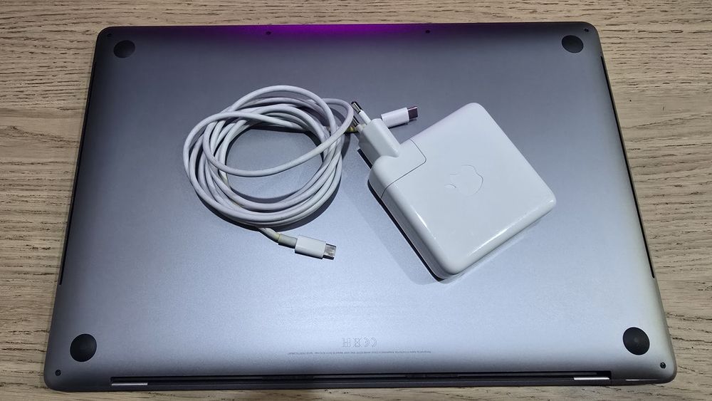 Apple MacBook Pro 16 inch 2019 i9 16 GB 1TB video 4 GB A2141 spacegray