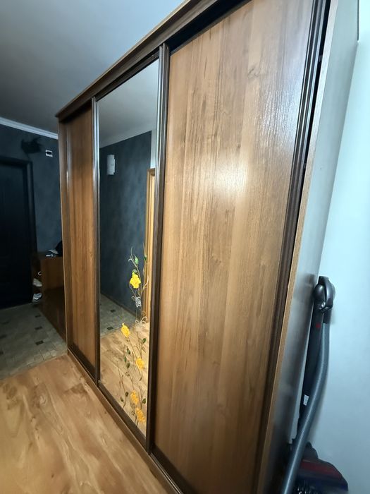 Продаю прихожию