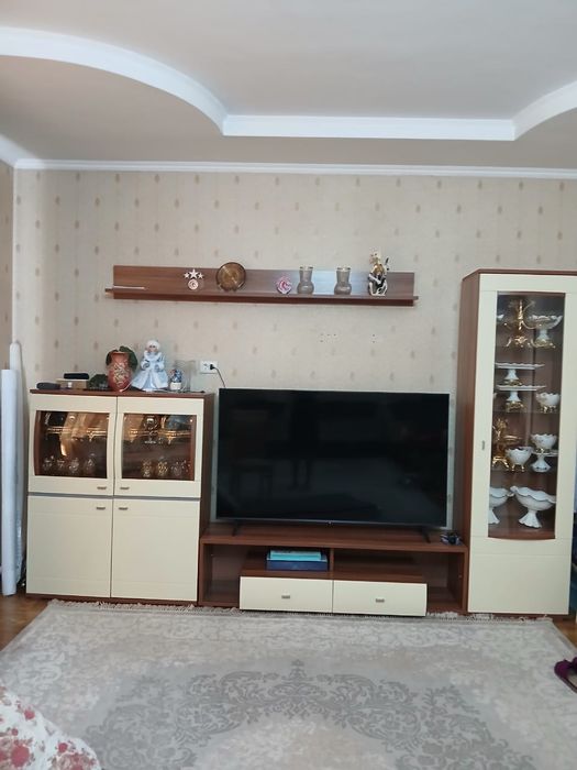 Гостиный сервант