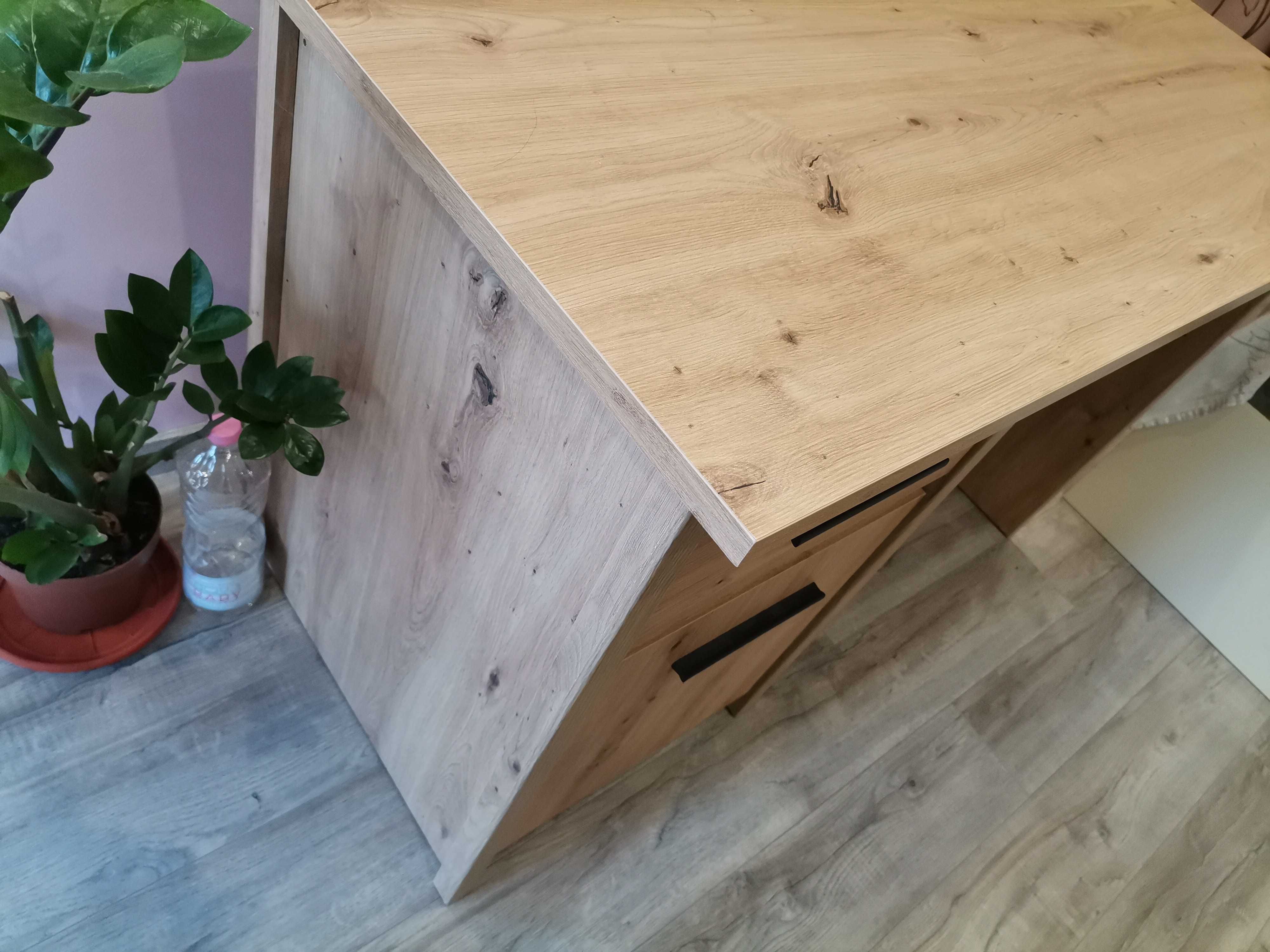 Дървено бюро за ученик