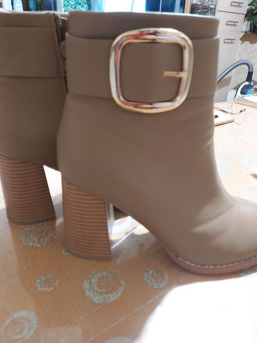 Дамски ботуши нови